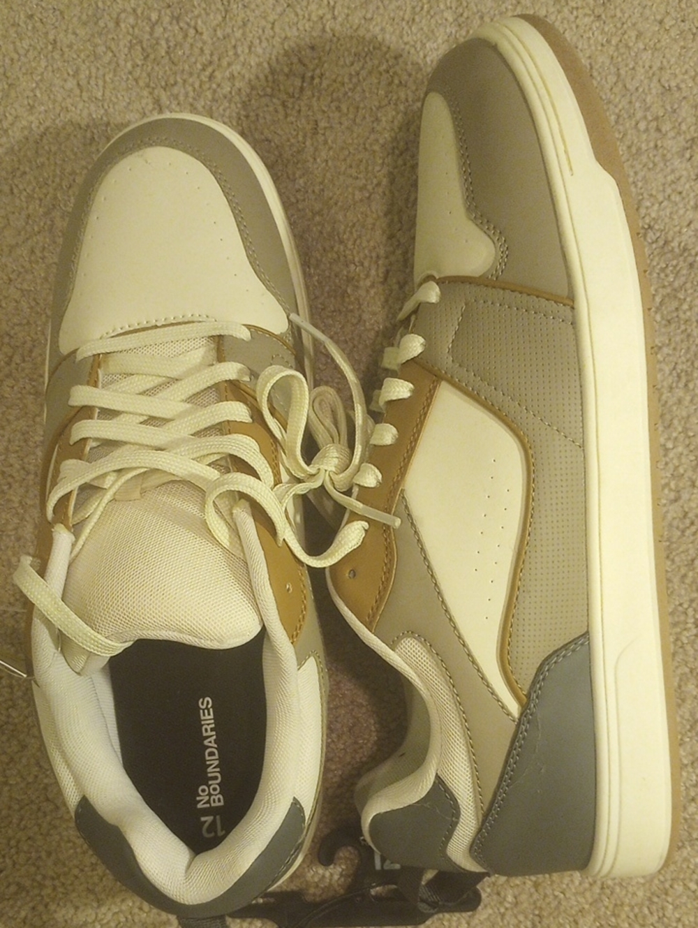 No Boundaries Men's Low-Top Sneakers in Cream, Tan and Gray